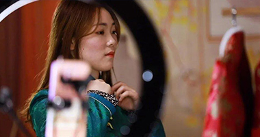 请尊重和平视那些殡葬行业的人，因为他们是“天堂与人间的桥”